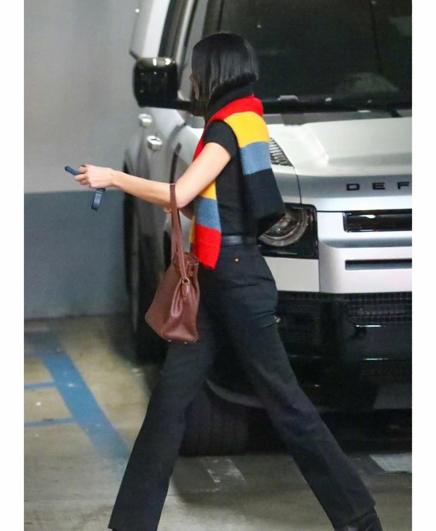 为何明星名人独爱路虎卫士从英国女王到全球Icon，从老牌影帝到顶流新星，跨越时代