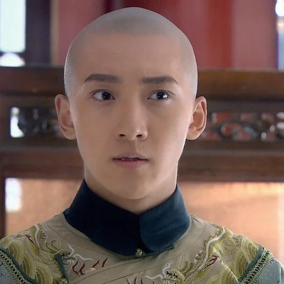 步步惊心里若曦家的原型：康熙朝最狠的一支武将世家，女儿直接给皇子当侧福晋，不用从
