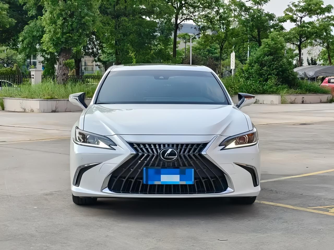 预算20—30万，家里只有一台车，二手雷克萨斯ES300h为什么值得看？
如果一