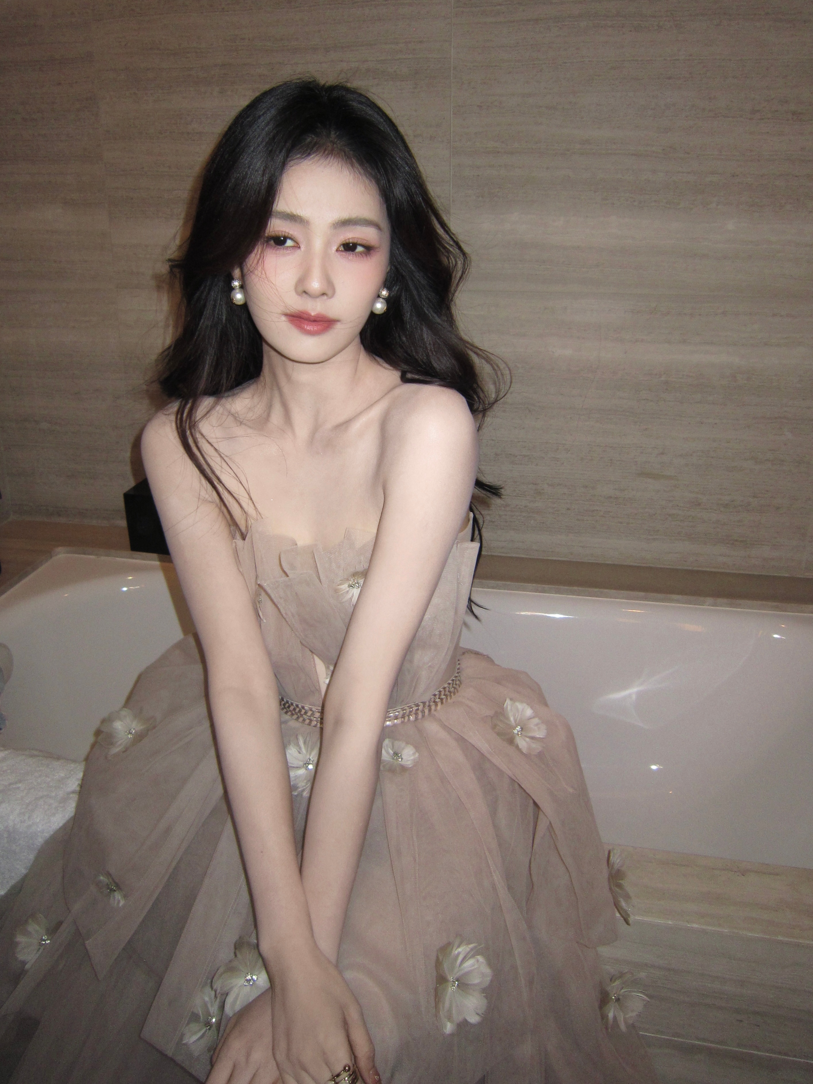 白鹿一打开门白鹿  在复制粘贴的时代，你是手写的诗