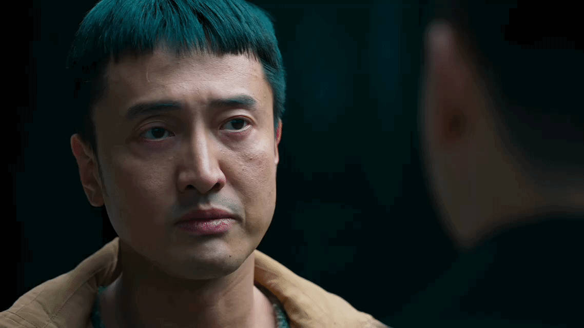 这还是我认识的王传君吗 刘天也的故事线很有张力，一边是想让家乡变好的初心，一边是