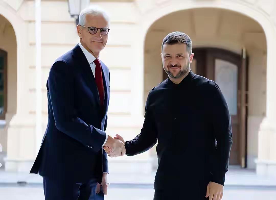 【[烟花]新世纪之2325】
​挪威对乌援助与立场
♦2月25日，挪威首相斯特勒