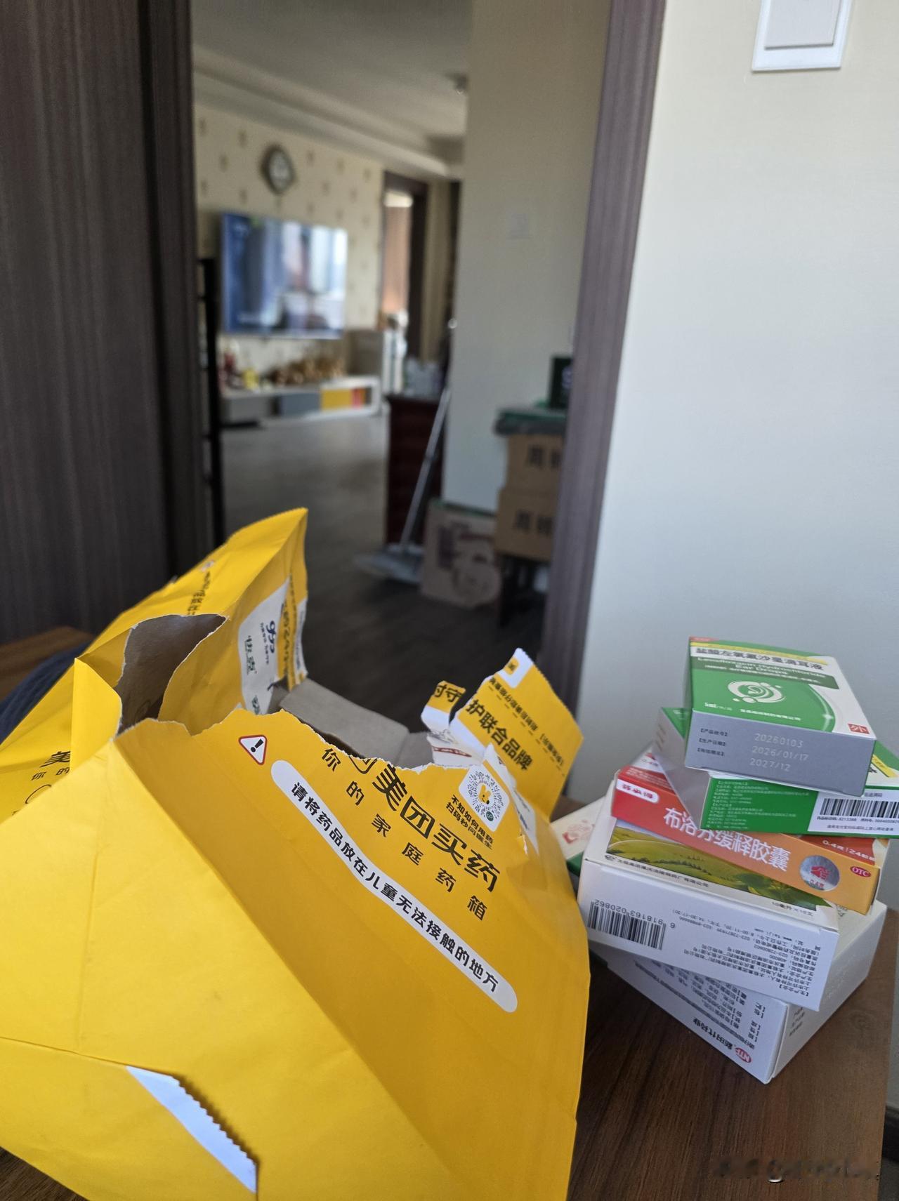 婶子、邻居、女儿：昨天是深受感动的一天……

昨天上午离开村子时，几个婶子蹲守在