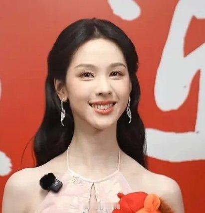 陈都灵有没有抗住央视的镜头呢？ 