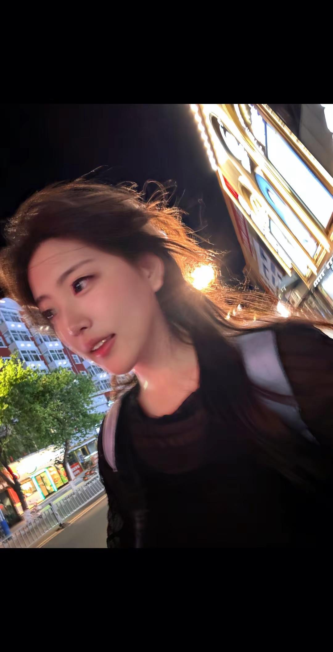 夜晚总是感性的  你总是逃避的