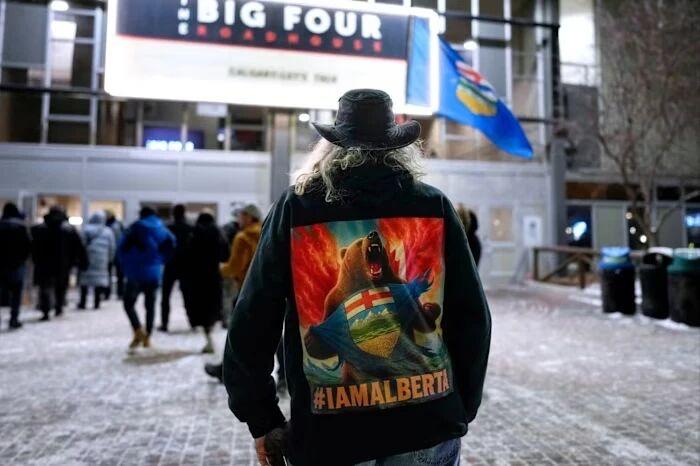 英国《金融时报》披露，特朗普政府官员曾多次在华盛顿与主张加拿大阿尔伯塔省独立的边