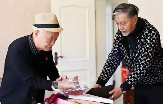 钱再多有什么用？

原来牛犇的儿子王侃，根本不是淋巴癌去世的，他的老朋友站出来发
