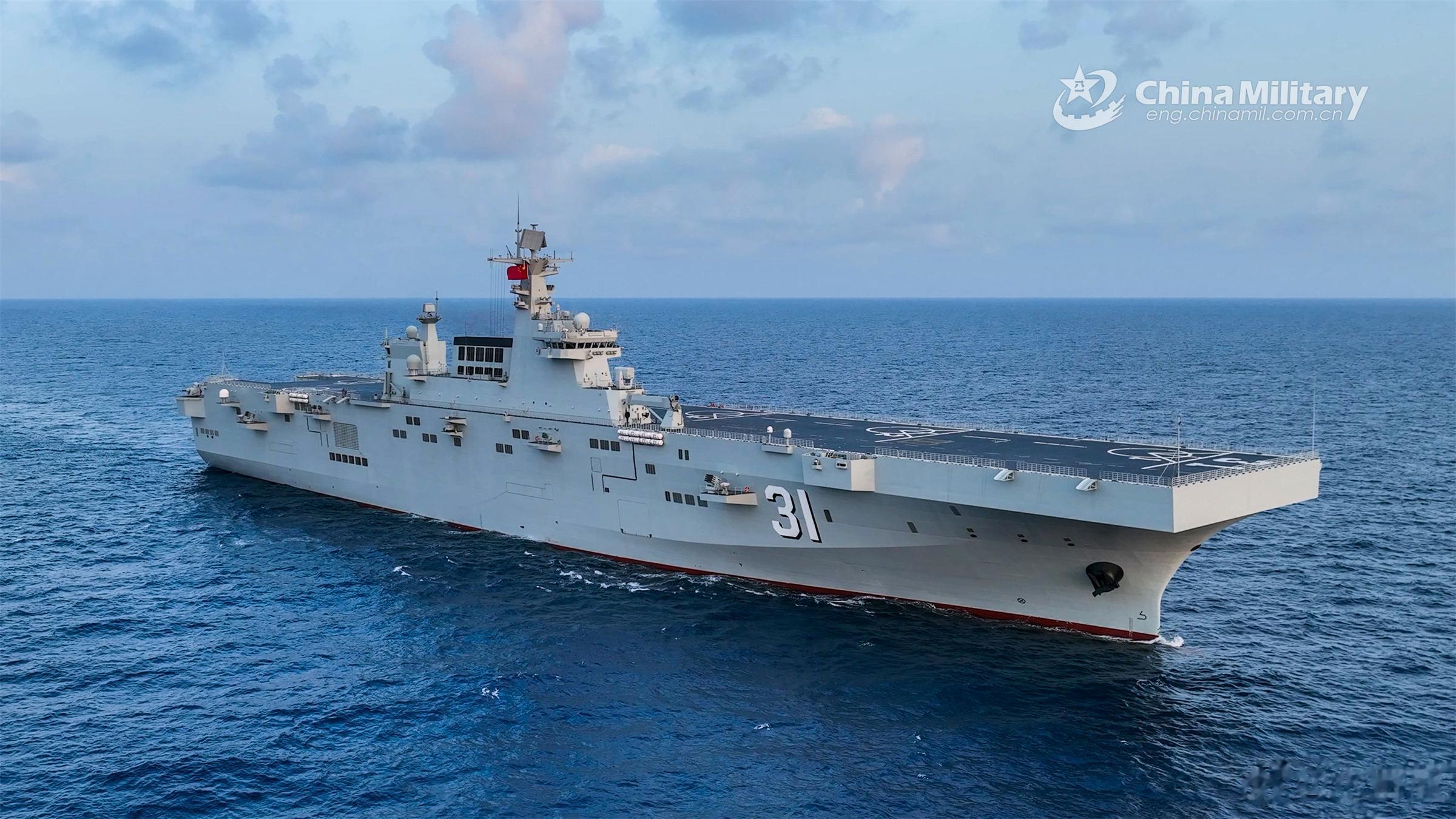现役“海南舰队”和广西一样，海南目前也有一艘075作为排面，海口早在20年前就喜