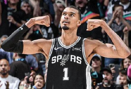 狄龙直言文班亚马垄断 MVP NBA太阳球员狄龙 - 布鲁克斯开启直播，聊起马刺