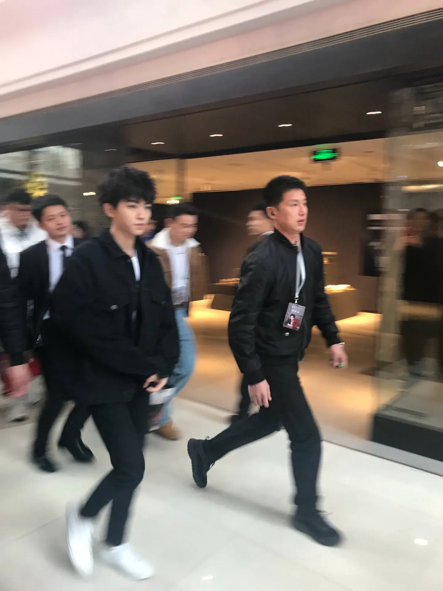 一张模糊的可爱小卷毛🥰🥰🥰