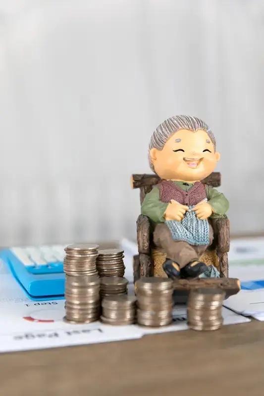 你们是不是低估了每月3000退休金的杀伤力
昨天和一个朋友吃饭
我说:现在每个月