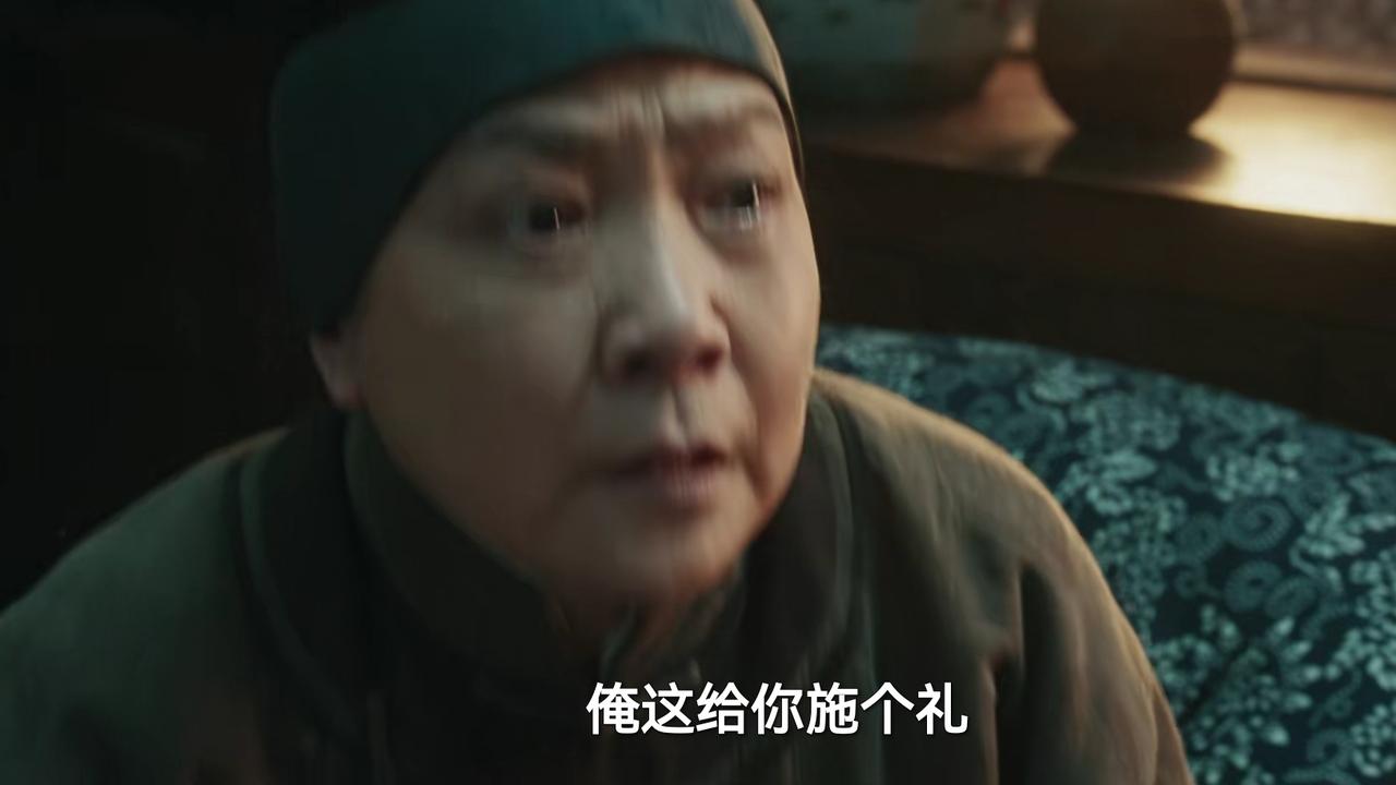 《生万物》绣绣娘的两次跪拜施礼，

看得我心疼又心痛。

丈母娘做到这份上，
