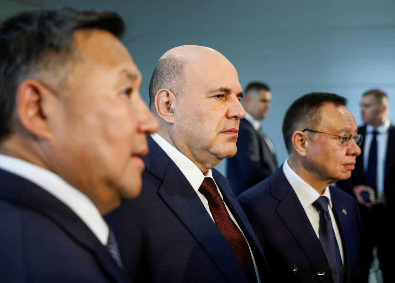 俄总理米舒斯京这次在图瓦共和国的克孜勒市，当场拍板了一件事——要把"乌鲁木齐—克