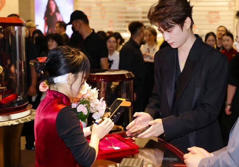 老凤祥丁禹兮金钥匙启运丁禹兮你是在培养死士吗宠粉就算了还自称娘家人！甚至还记得粉