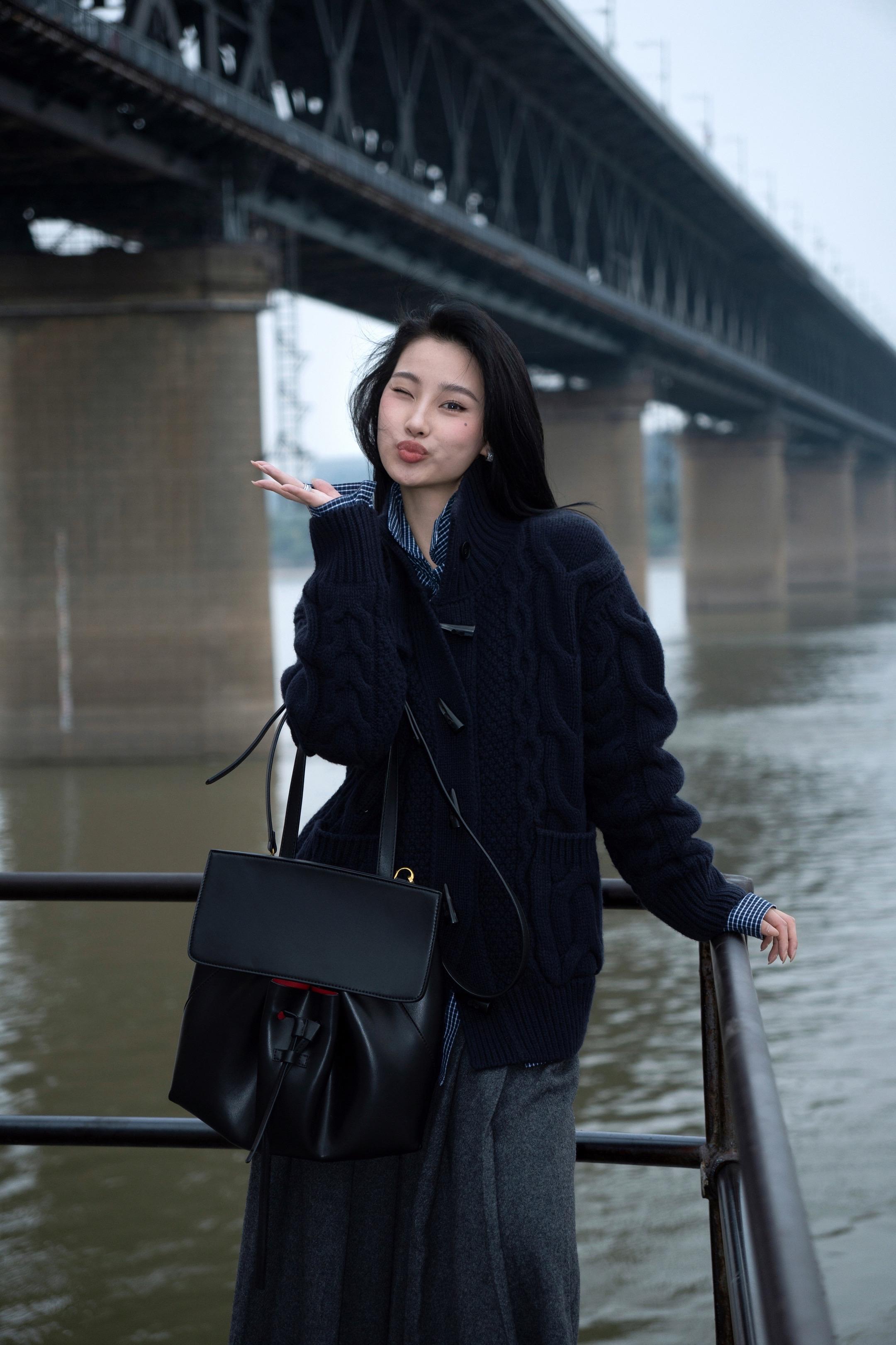 永远为娇俏鲜活的自己着迷