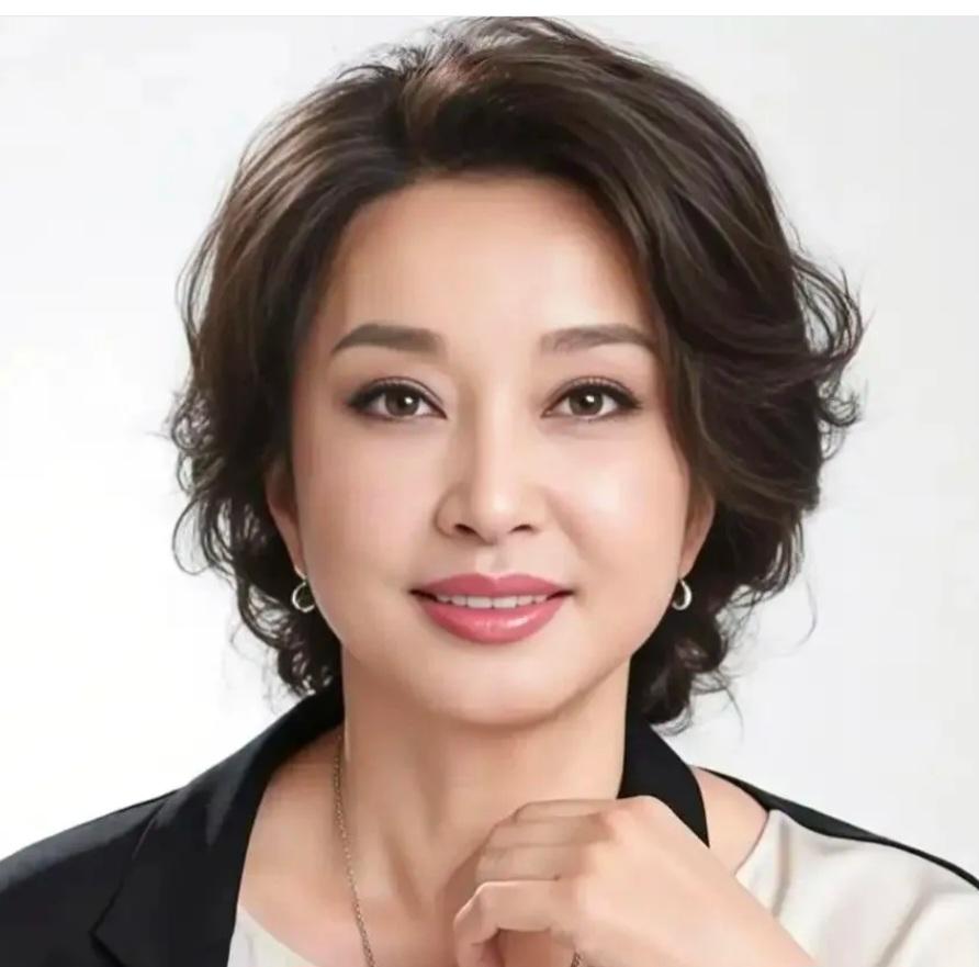 假如刘晓庆生个孩子……

75岁的刘晓庆又被推上热搜了。这次是因为被造谣死在横店