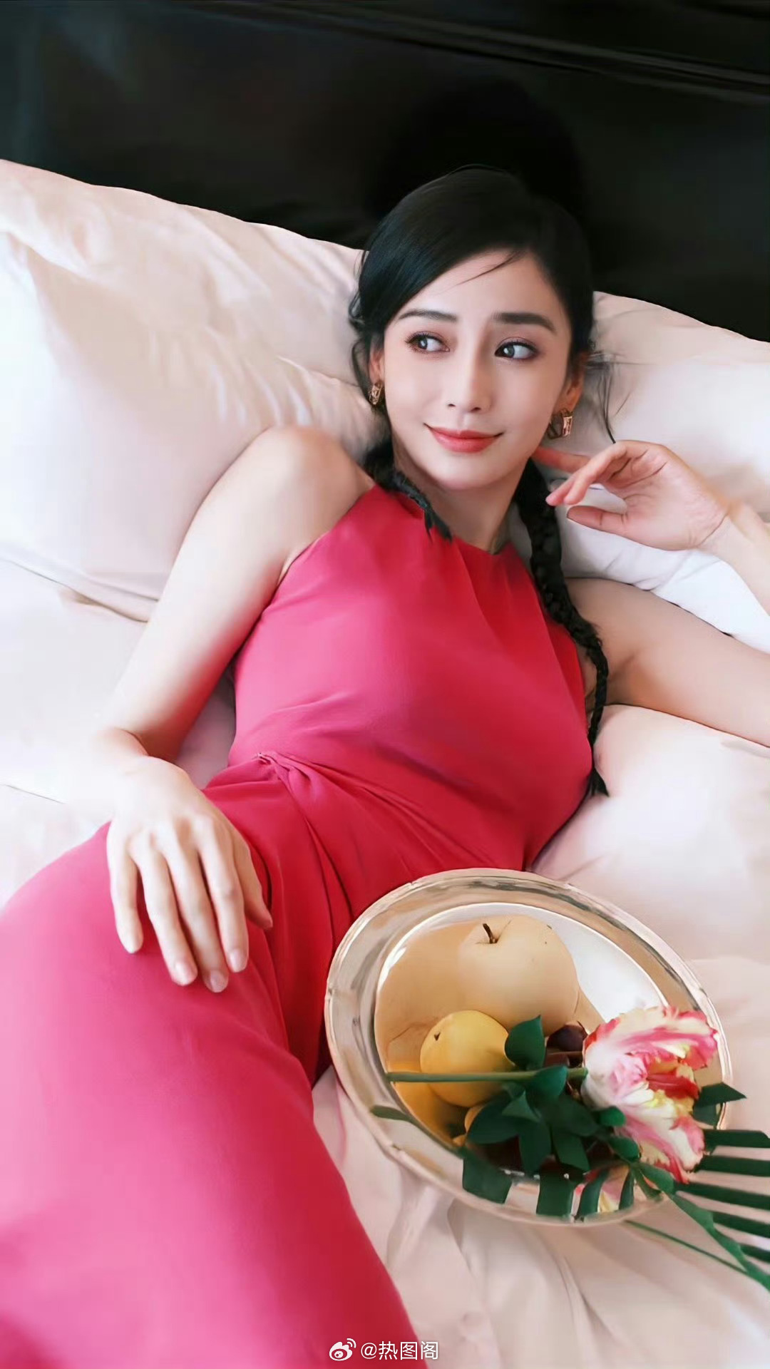 离Angelababy的脸只有两厘米杨颖怼脸 热图阁公众号 