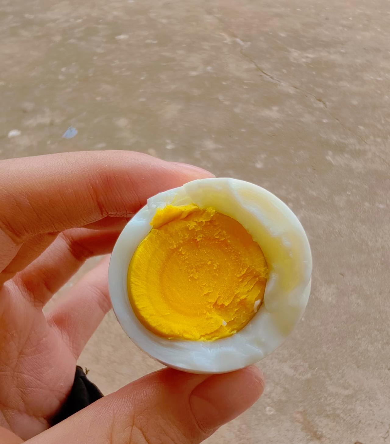 ：）
女人你越不好惹你命越好，凡是让你顾全大局的， 你肯定不在大局里， 凡是让你