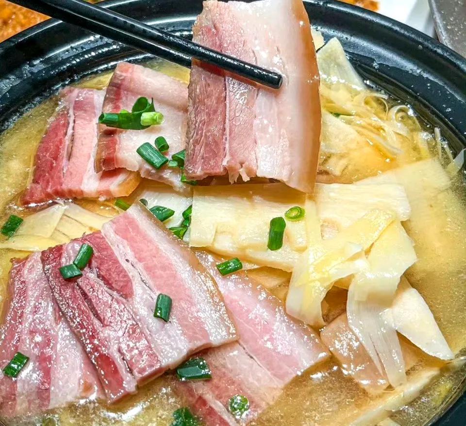 竹笋肉片，吃着过瘾。


