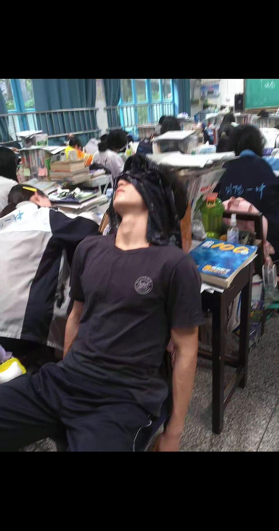 现在的男高中生都很会。亲亲帅哥