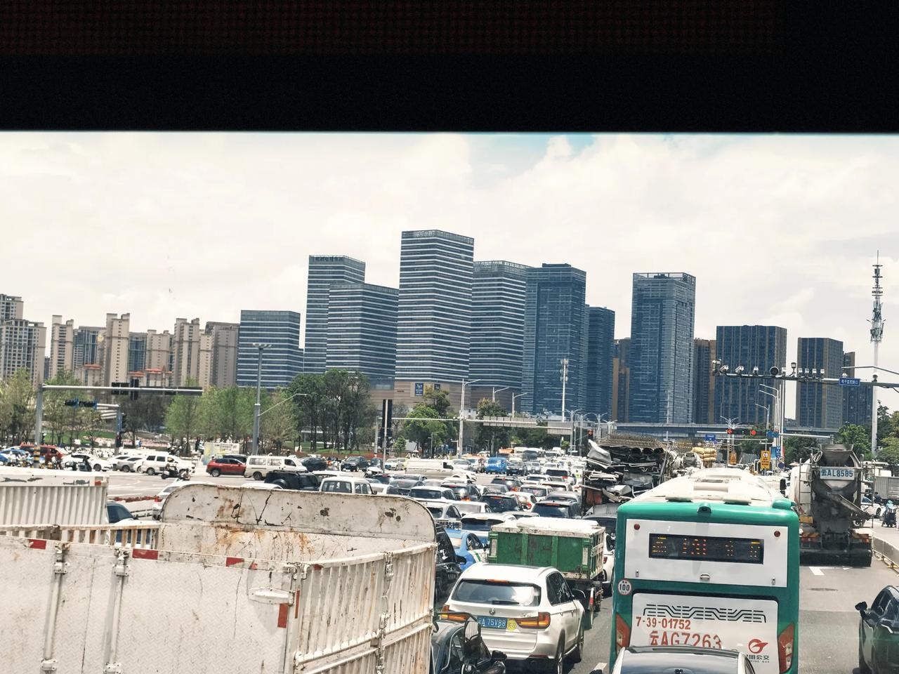 今天的巫家坝中央公园，怎么这种情况，从华晨路口上官南路与广福路交叉立交桥一直赌在