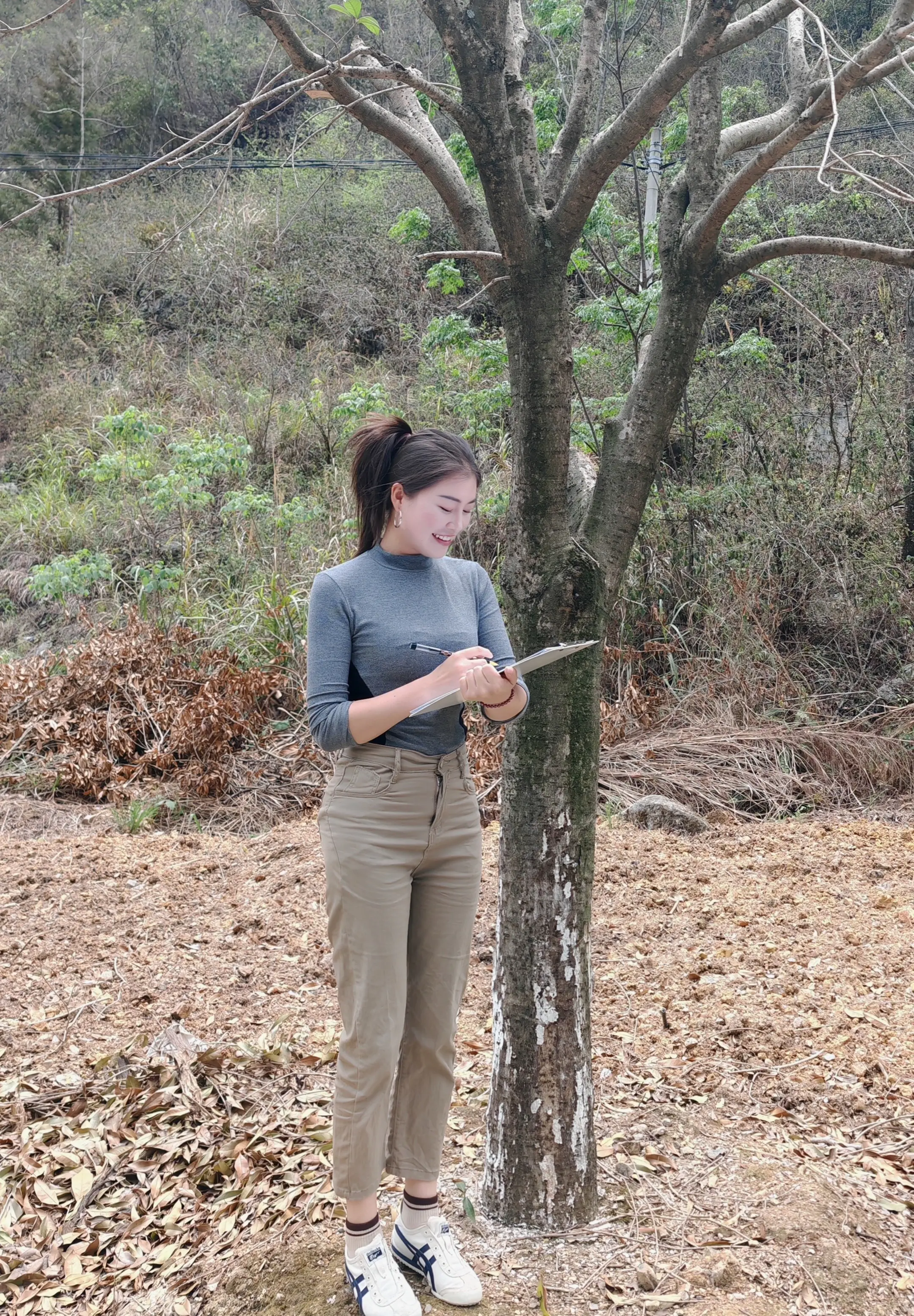朋友些三天两头喊我出去玩，我是做农业的，不是坐老板腿上的，来钱没那么快。