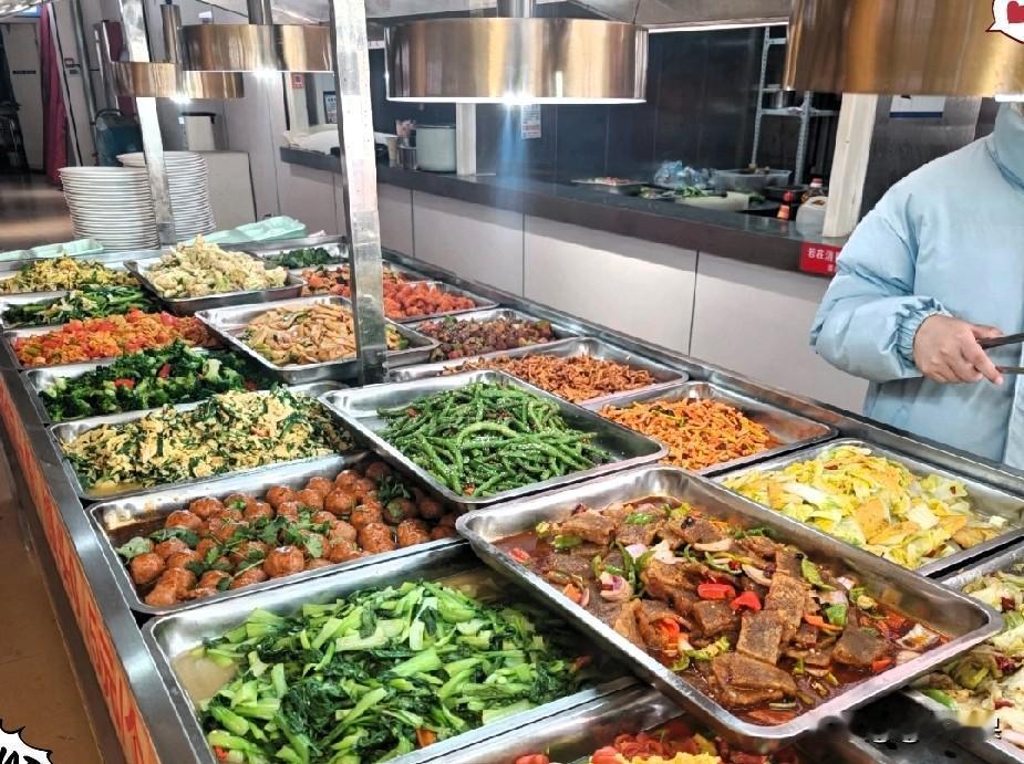 北京这次是真把那扇“暴利之门”给焊死了。

一纸令下：2027年底前所有学校必须