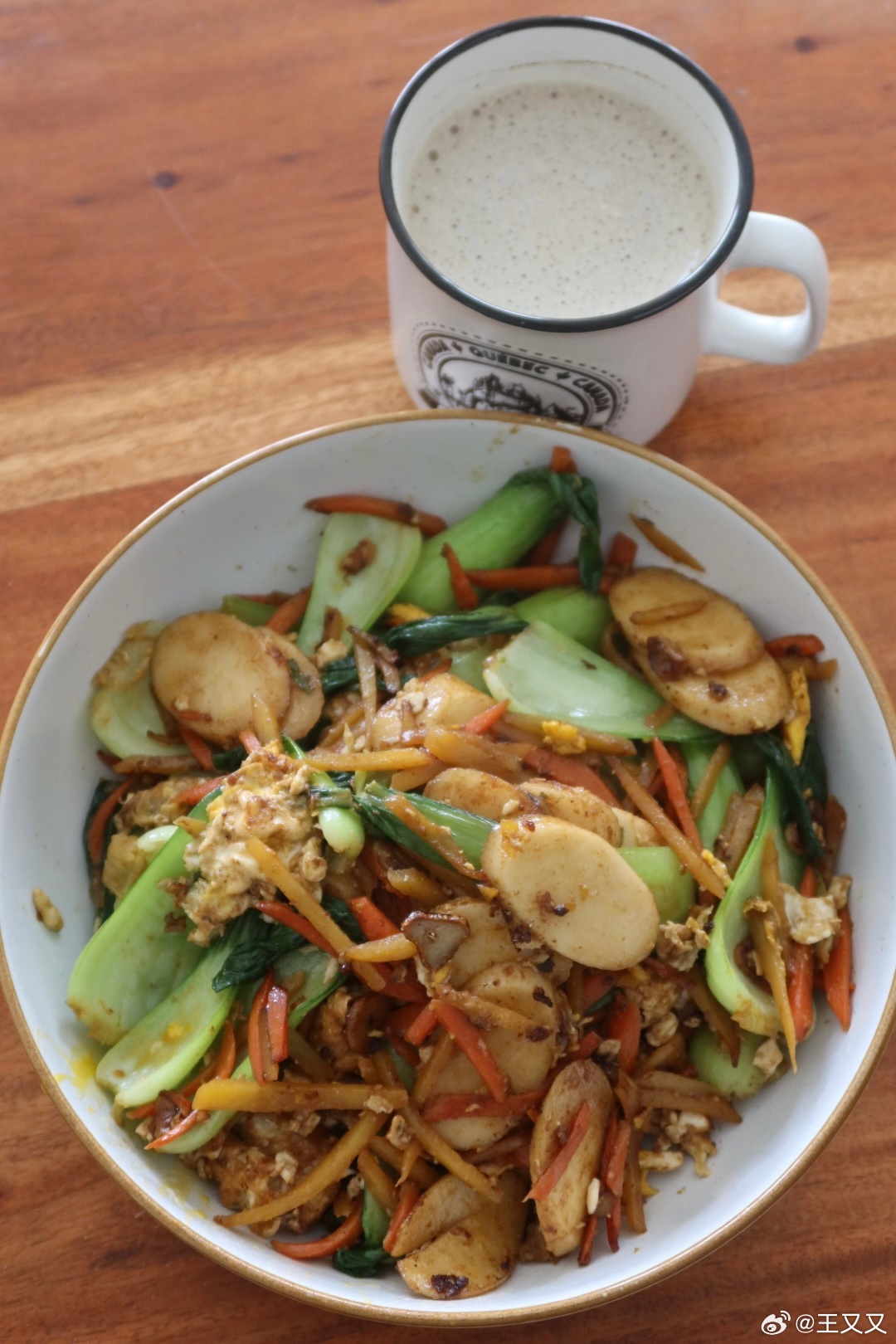 抗炎饮食day154✅做饭是乱世的秩序感早午餐：上海青胡萝卜鸡蛋炒年糕、焙茶椰奶