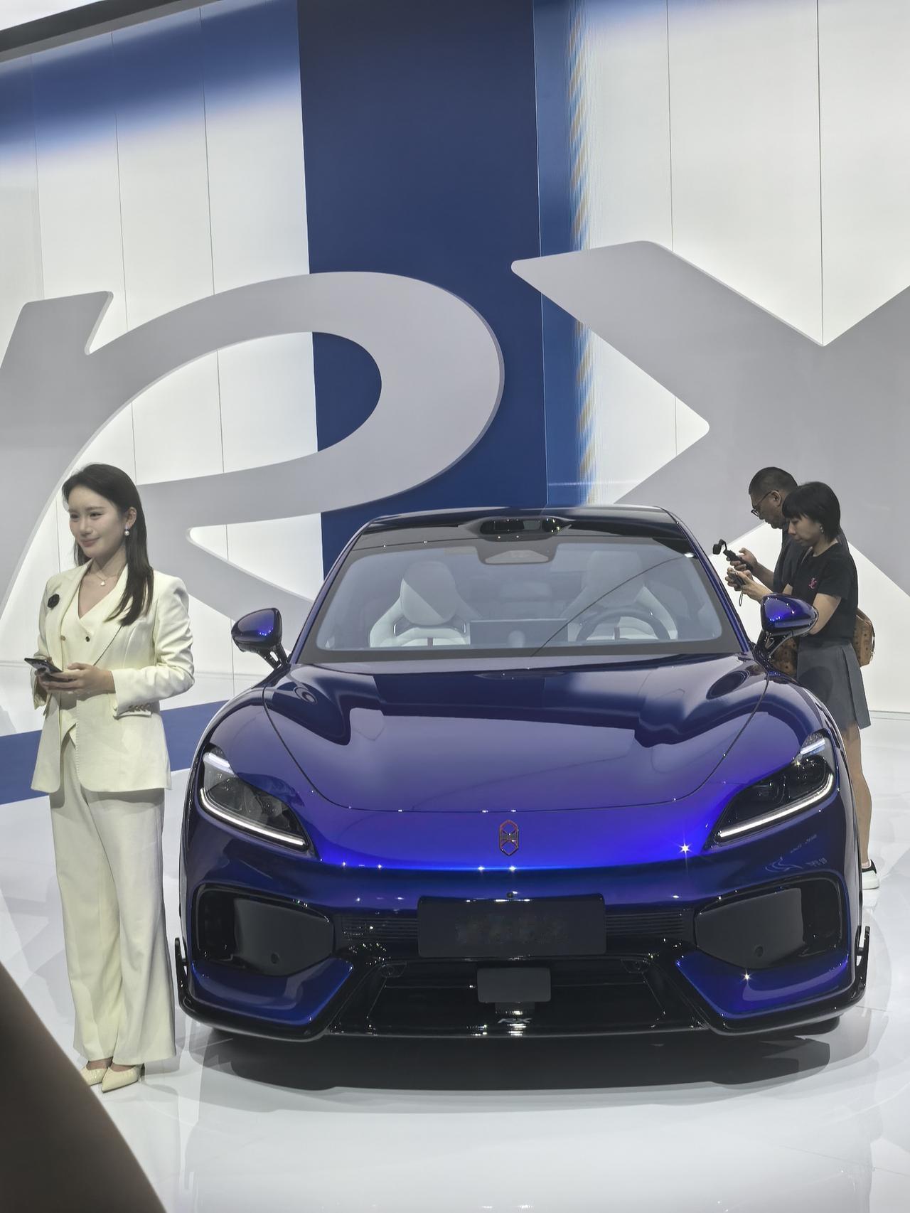 智界RX开启预售：29.98万起
智界RX开启预售，共光路激光雷达版29.98万