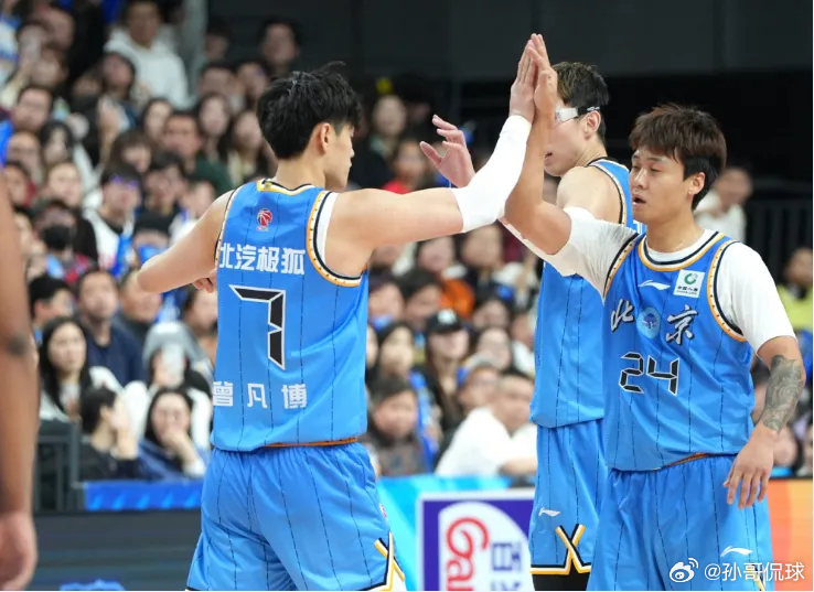 残阵拼杀！北京97-89力克广州 攀升联赛第三北京时间4月3日，CBA常规赛北京