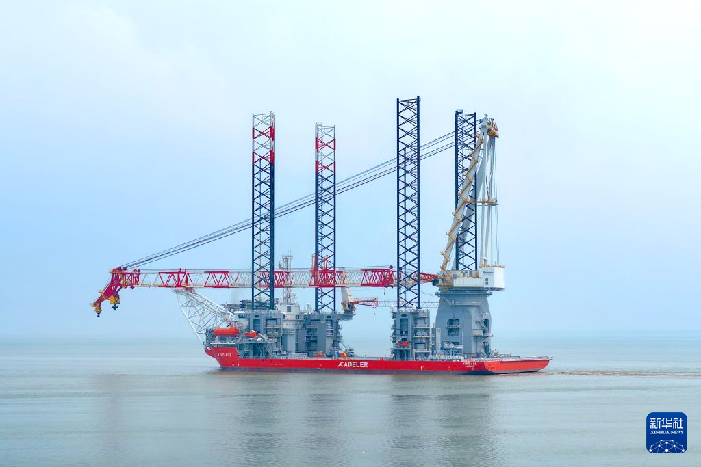 “7月21日，启东中远海运海工为丹麦船东定制的NG20000型风电安装船“峰盛”