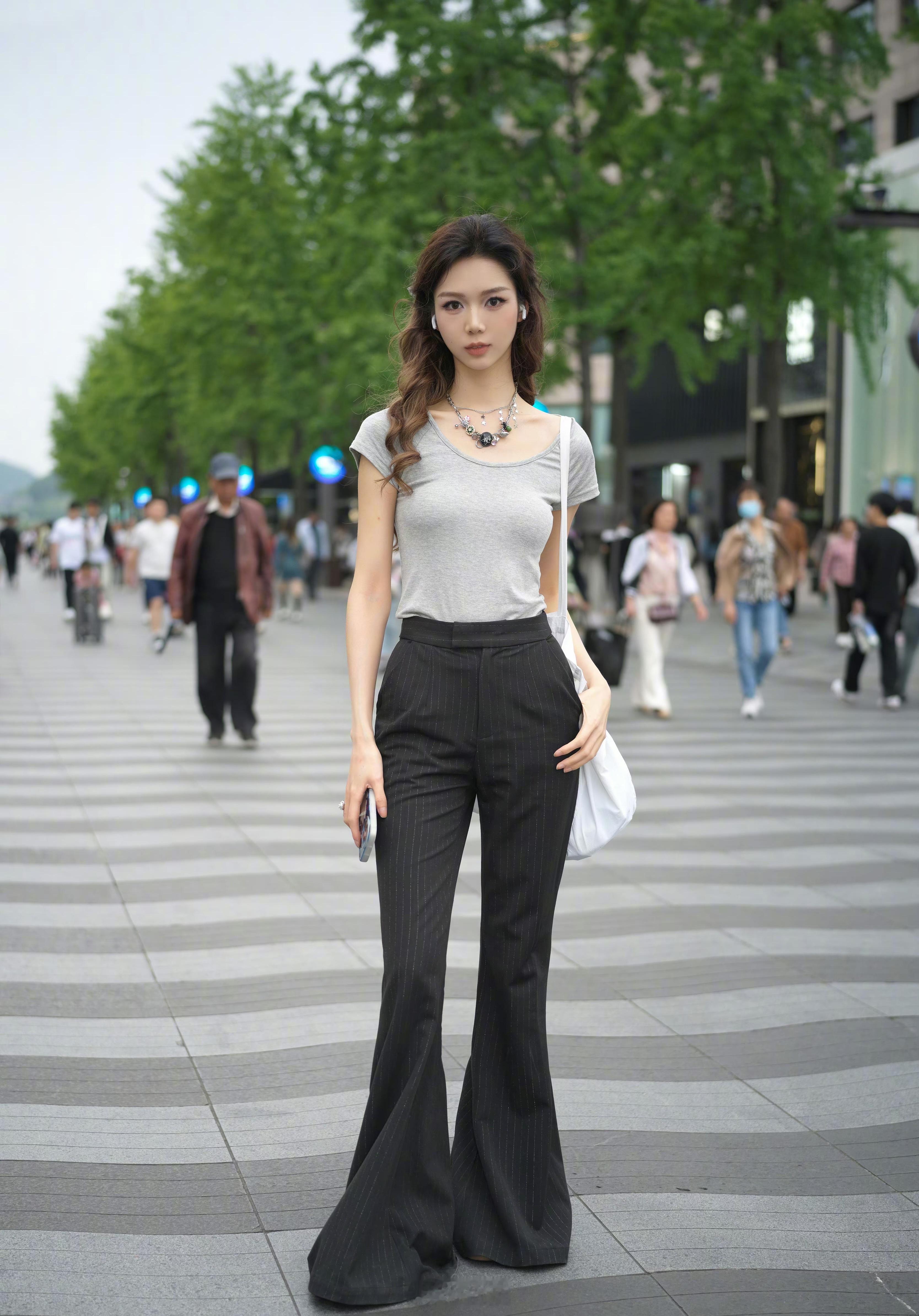 小姐姐的裤子个性呀 ​​​