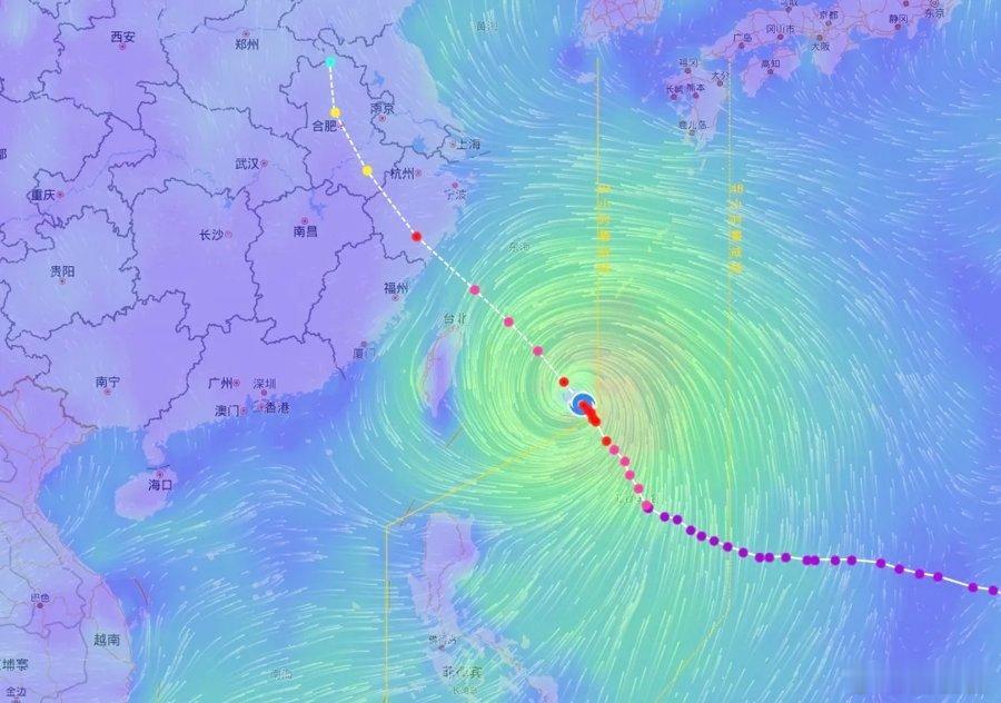 台风巴威十二级风圈开始影响浙江紧急预警！十二级风圈已经全面覆盖浙江沿海，狂风裹挟