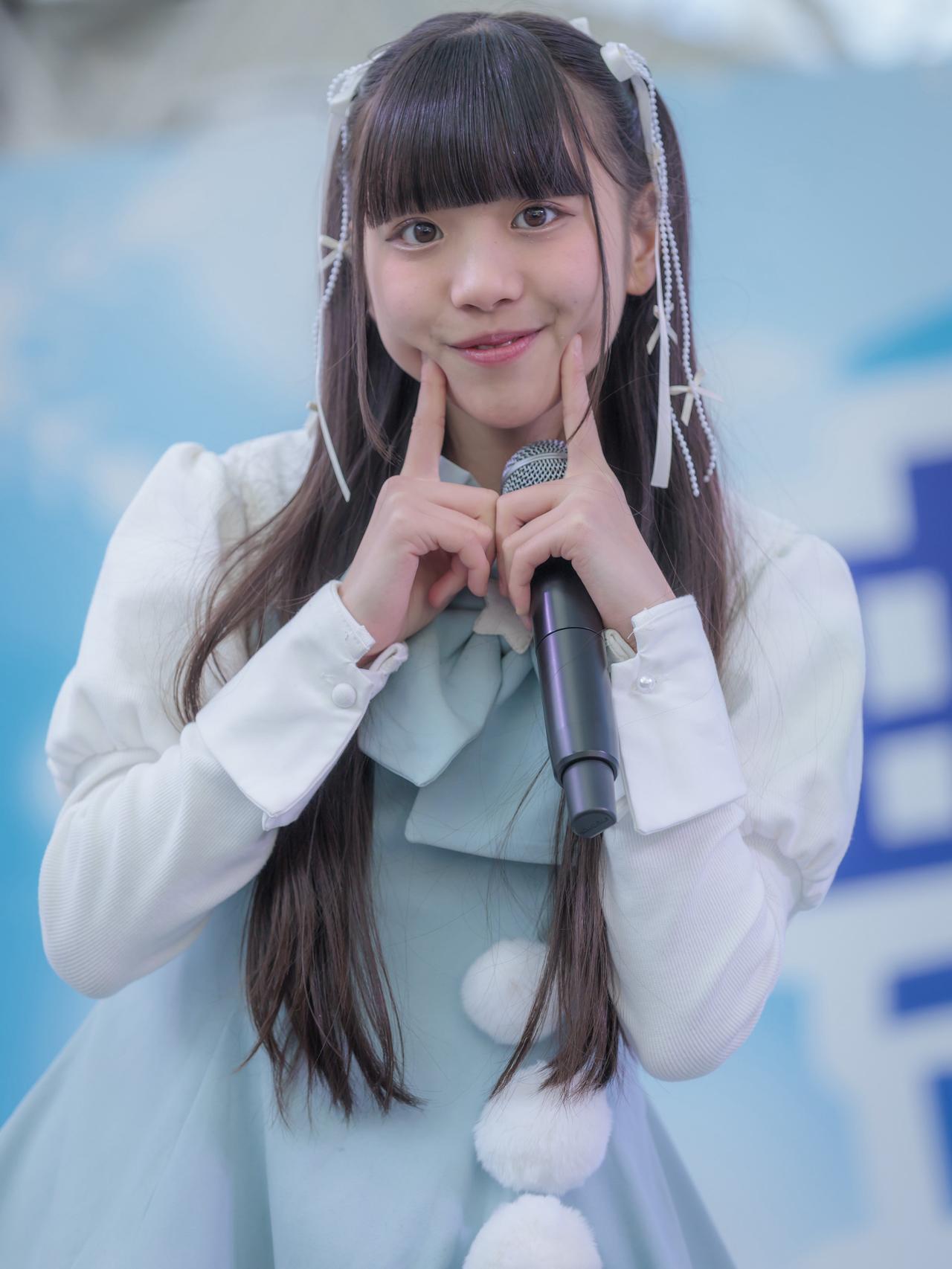 轻纱拂面，笑语盈盈