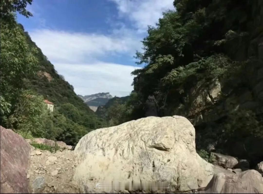 老公给我拍的照片 只怪我自己衣服穿错了