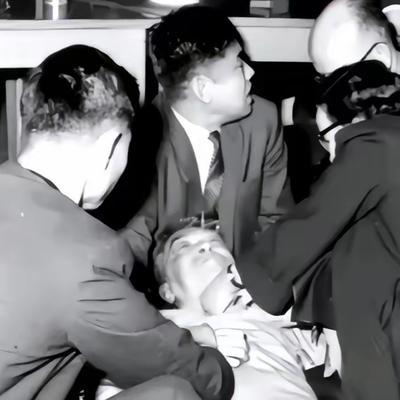 1962年，一代文豪胡适竟被人用一句话给"活活气死"！当时胡适正在一场酒会中致辞