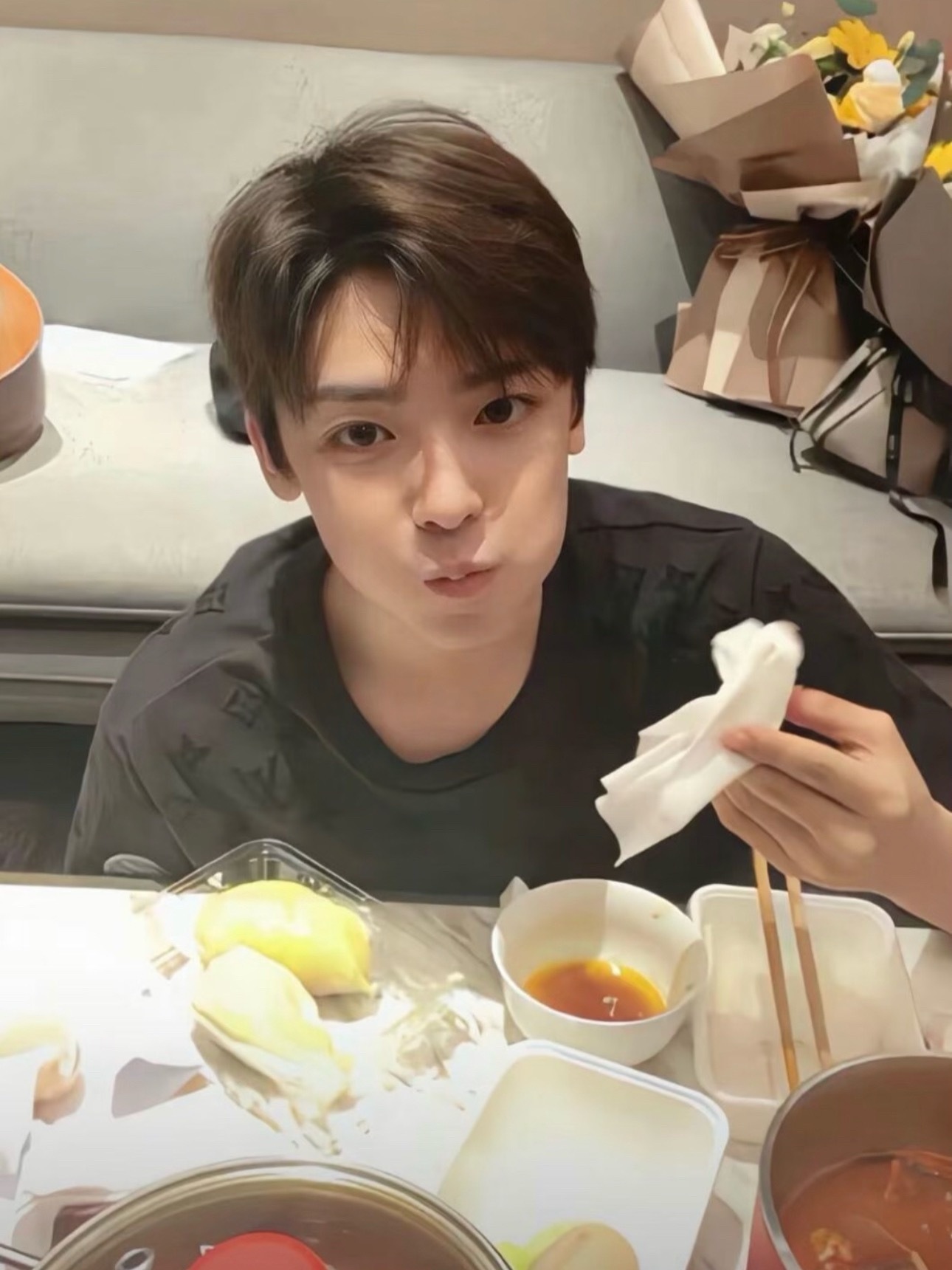 梓渝｜侯明昊粉丝怎么打起来了，你觉得谁赢了？ 