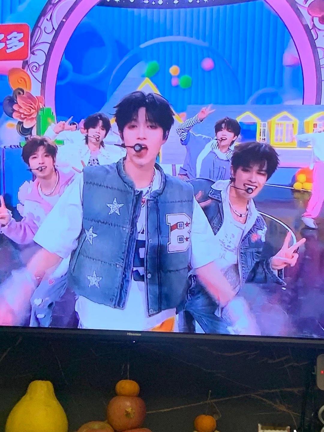 TOP神似盖瑞一家 哎刷到有人说top登陆少年组合和盖瑞一家很像我真的笑死了，甚