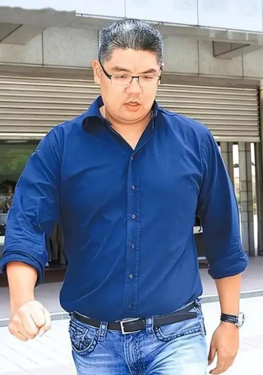 “亲美友日和中”这是多么刺耳的六个字啊！果然，铁骨铮铮连胜文，在听到这六个字之后