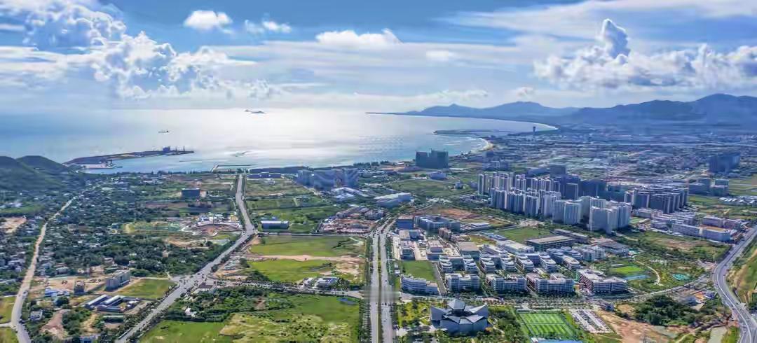 成吉思汗横扫半个地球，帝国说崩就碎；罗马盛极一时，解体后欧洲再未统一。

唯独中