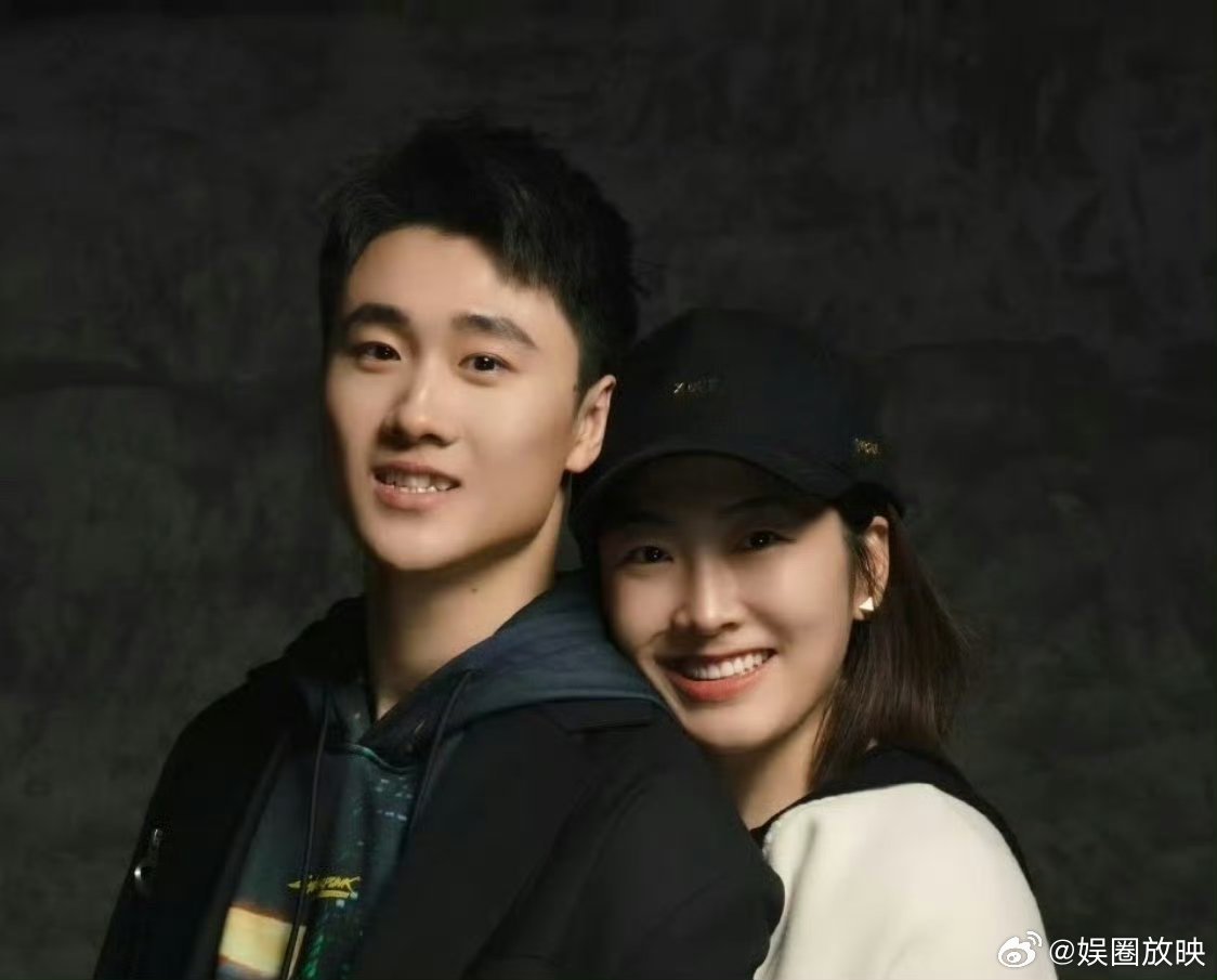 上海偶遇王心迪被桃子包围了南京西路甜度爆表！王心迪被满屏“桃”气浪漫环绕，奖金一