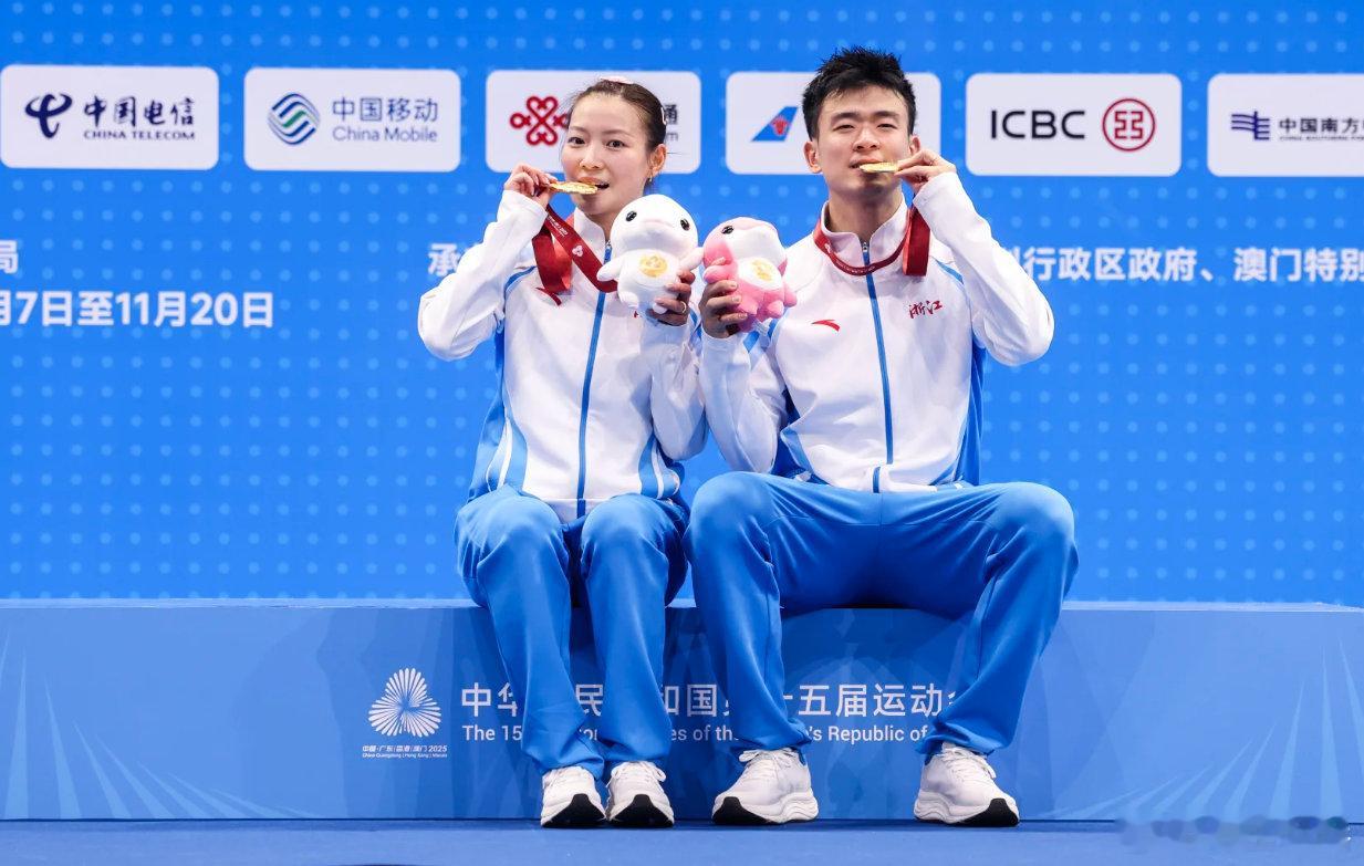 第十五届全国运动会羽毛球混双决赛， / 战胜周志宏/魏雅欣，在谢幕之战收获全运会