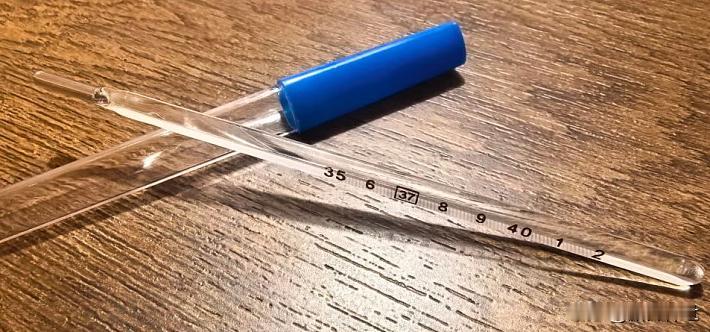 水银体温计网上已“炒疯”

自2026年1月1日起，我国将全面禁止生产含汞体温计