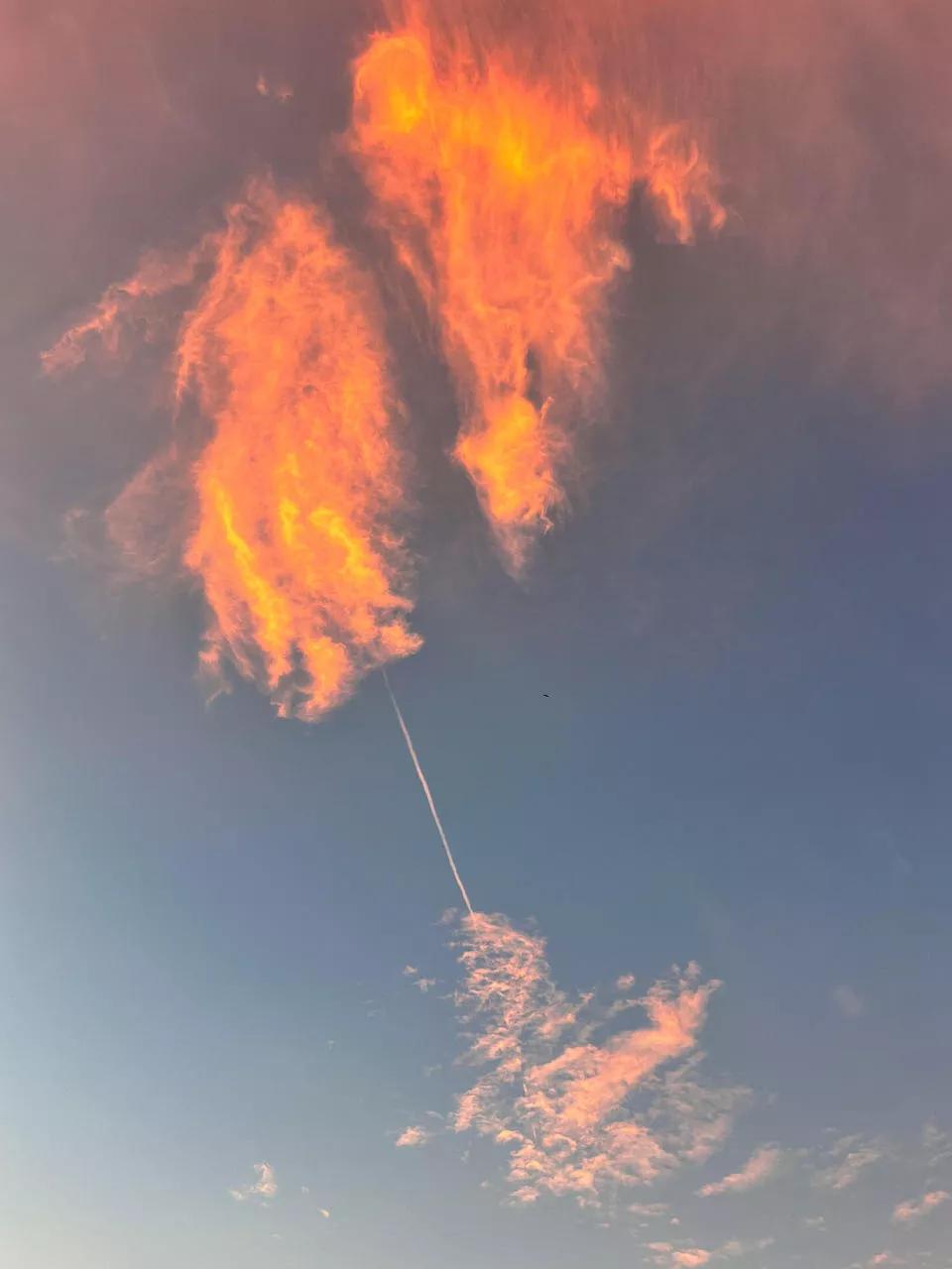 杨绛先生曾说：“每个人的人生中都会有一段，异常地艰难，熬过去，挺过来，人生就会是
