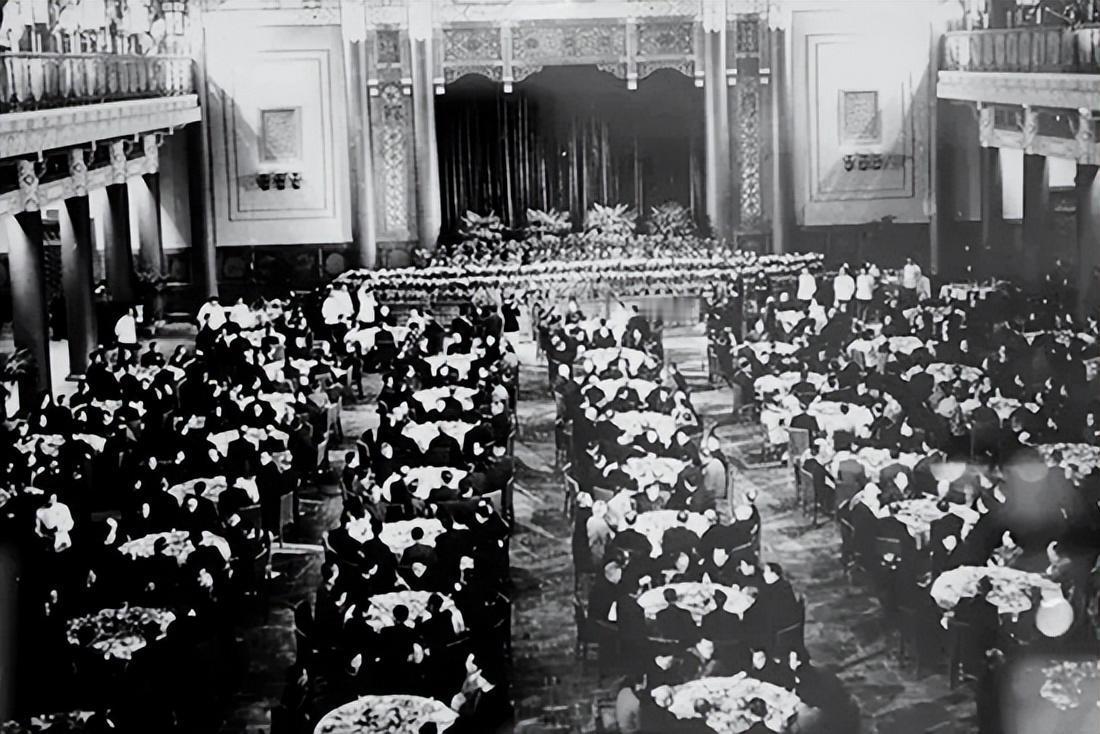 河南第一个全国政协农民委员——曹铁，1924年8月出生于郏县堂街镇曹庄村一户贫苦