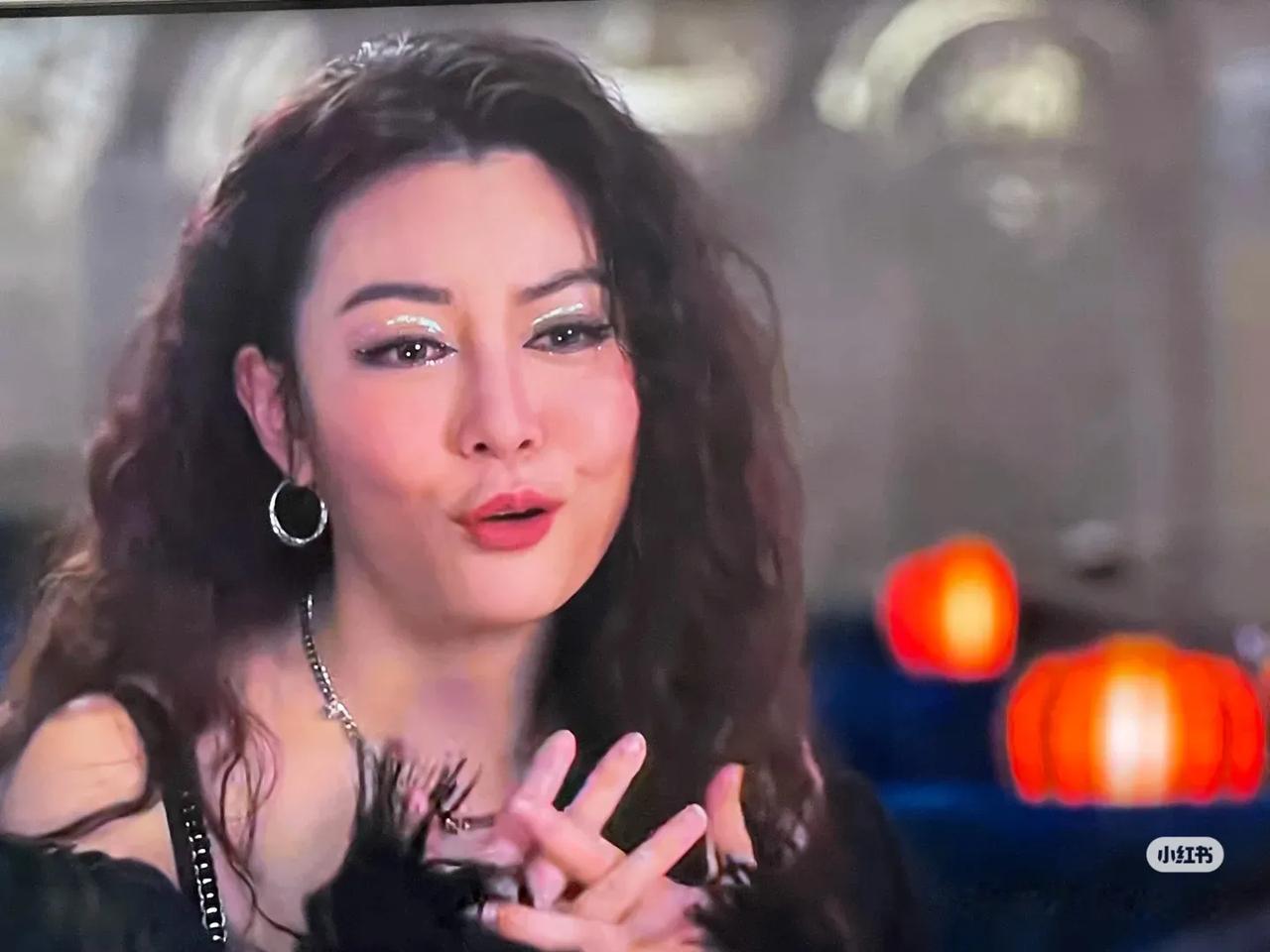 #记录我的8月生活#讲真，这姐姐出来的那一刻，我以为是宝英整容了。以前怎么没发现