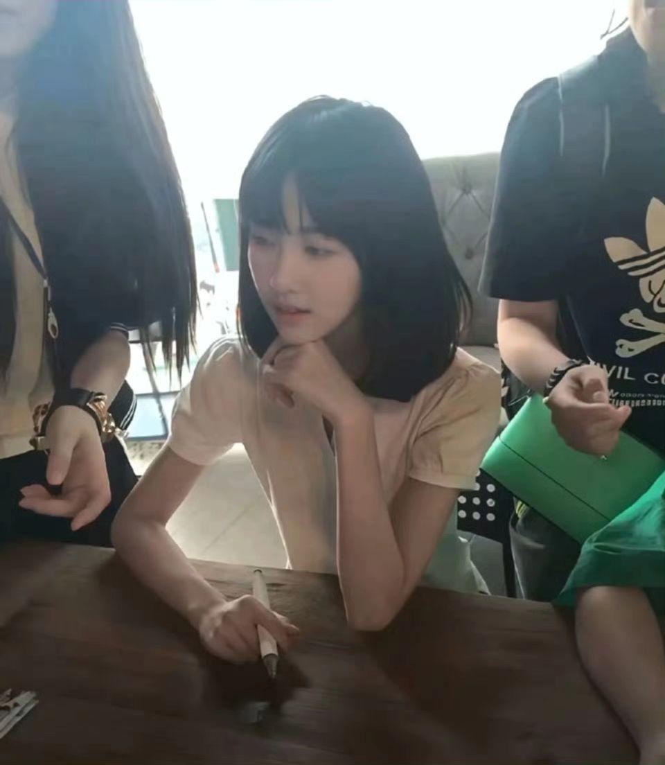 成为陈都灵是我少女时期的英雄主义