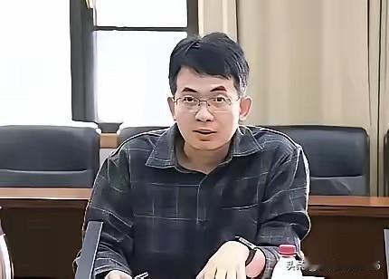 原武汉大学教授付磊，调任安徽大学党委常委、副校长。没曾想他两个女儿提交86页实名