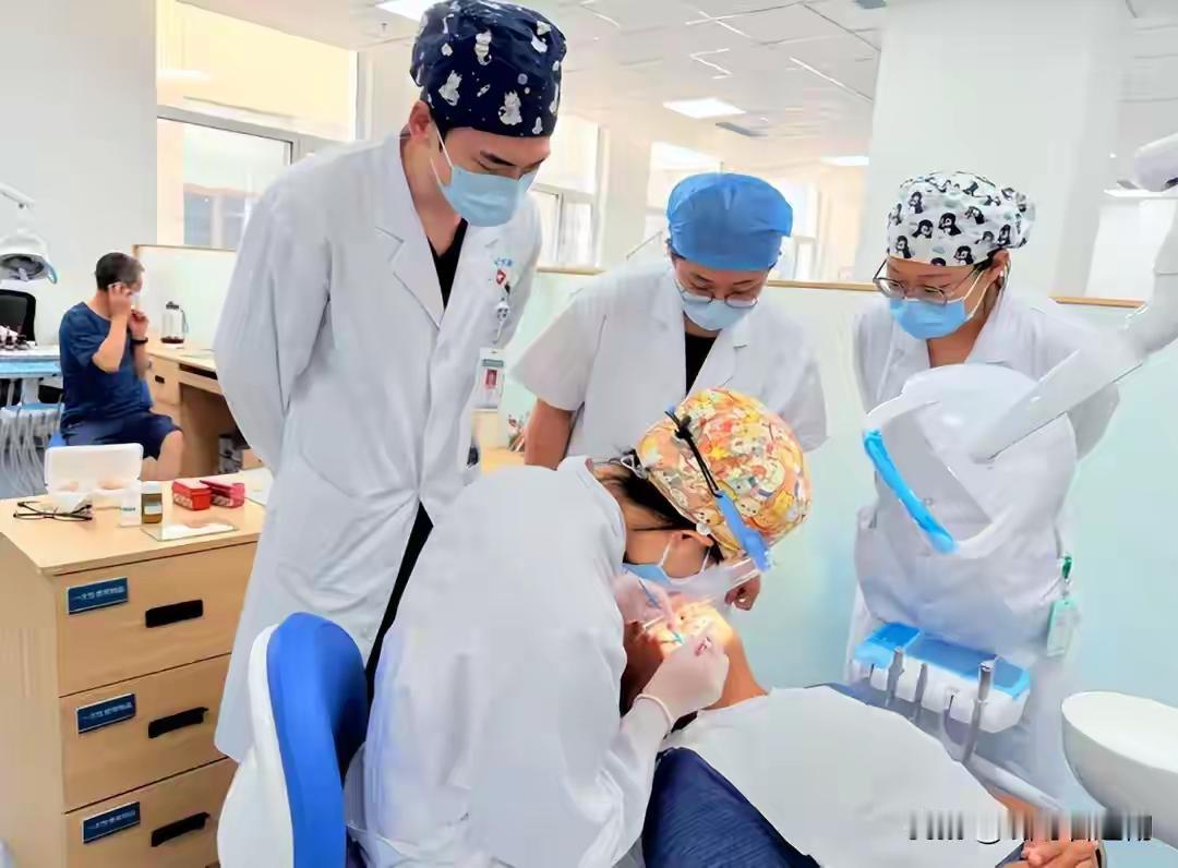 曾几何时，一口牙堪比一辆宝马的暴利神话犹在耳边，如今口腔诊所却迎来“闭店潮”。数