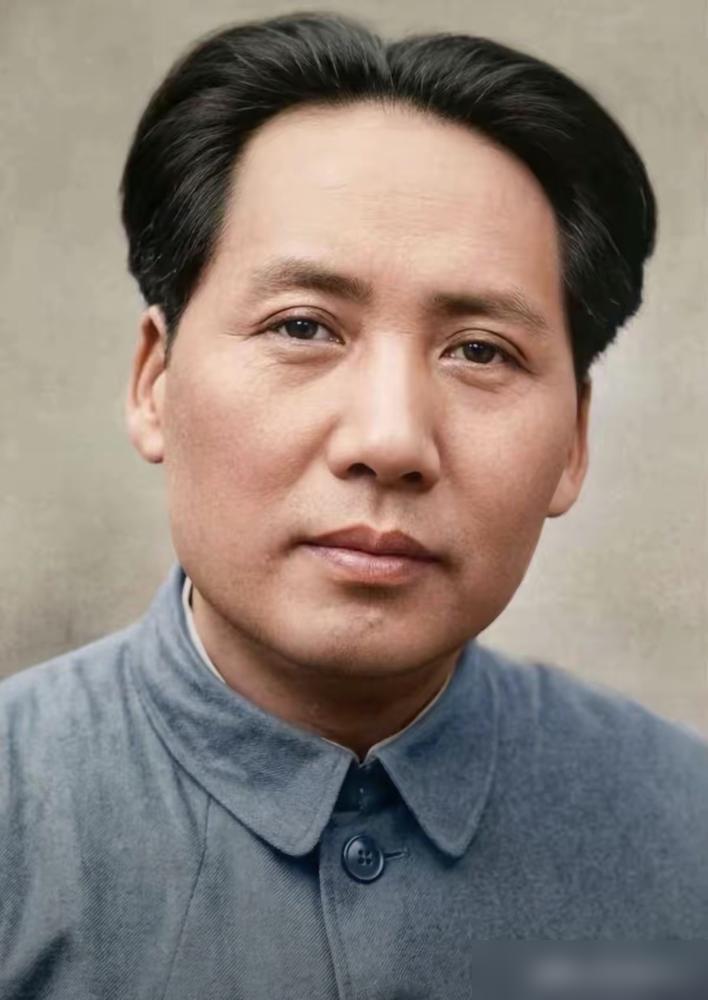 于和伟演教员，全网炸锅：这分明是刚演完曹操，还没出戏！
你真以为《觉醒年代》导